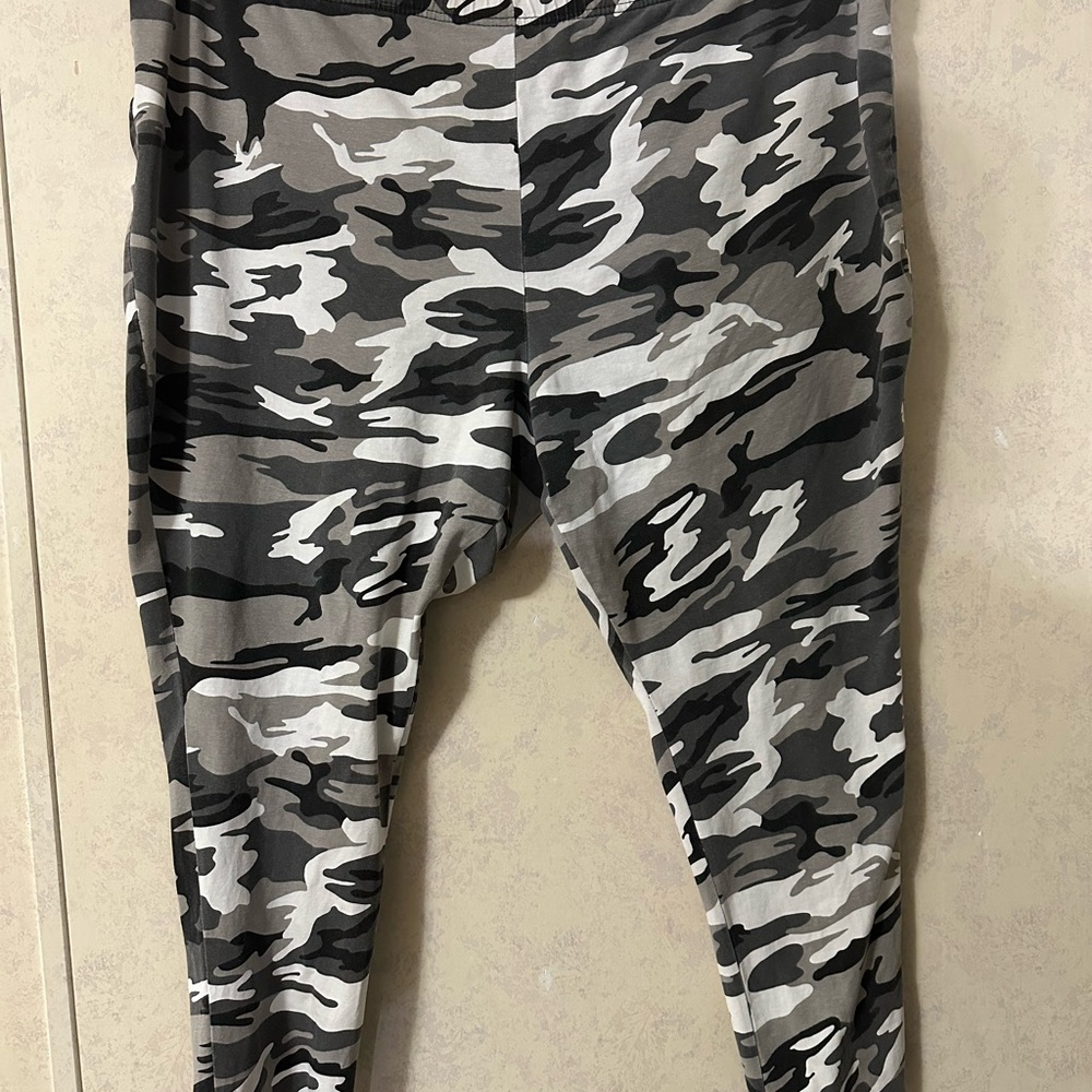 Ellos Gray and Black Camouflage Leggings Stretchy Fit